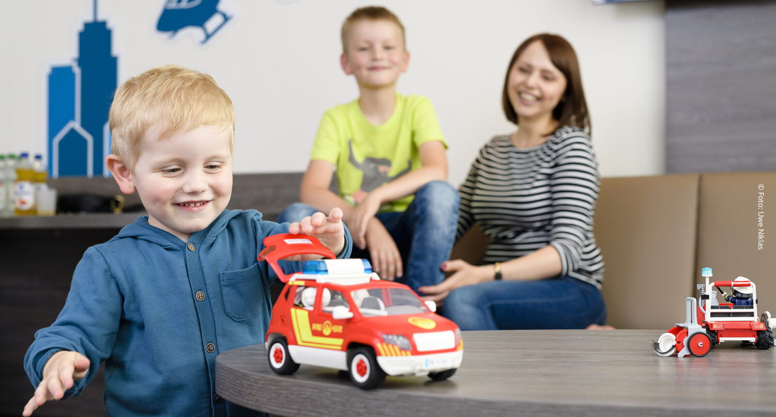 Familie Feuerwehrauto